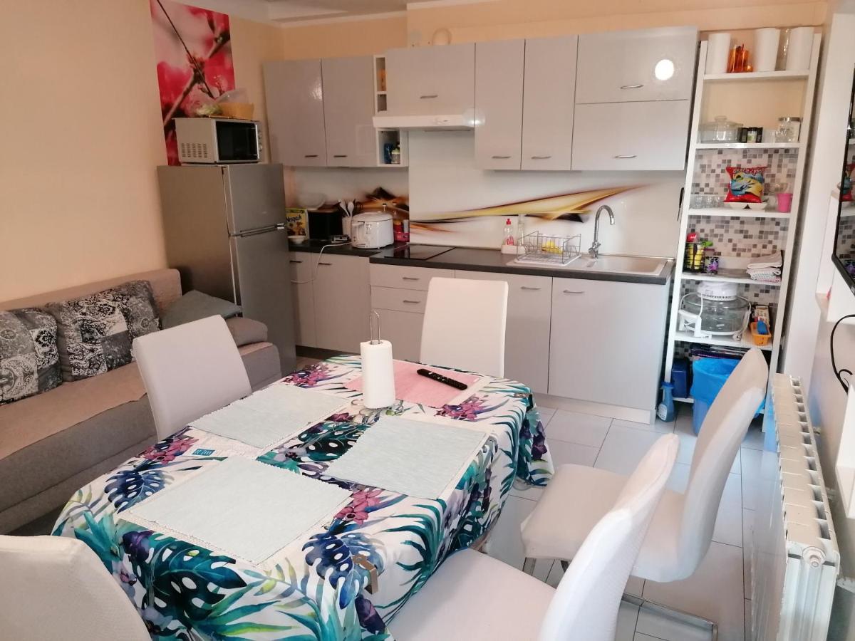 Apartment Lucija Кострена Екстер'єр фото