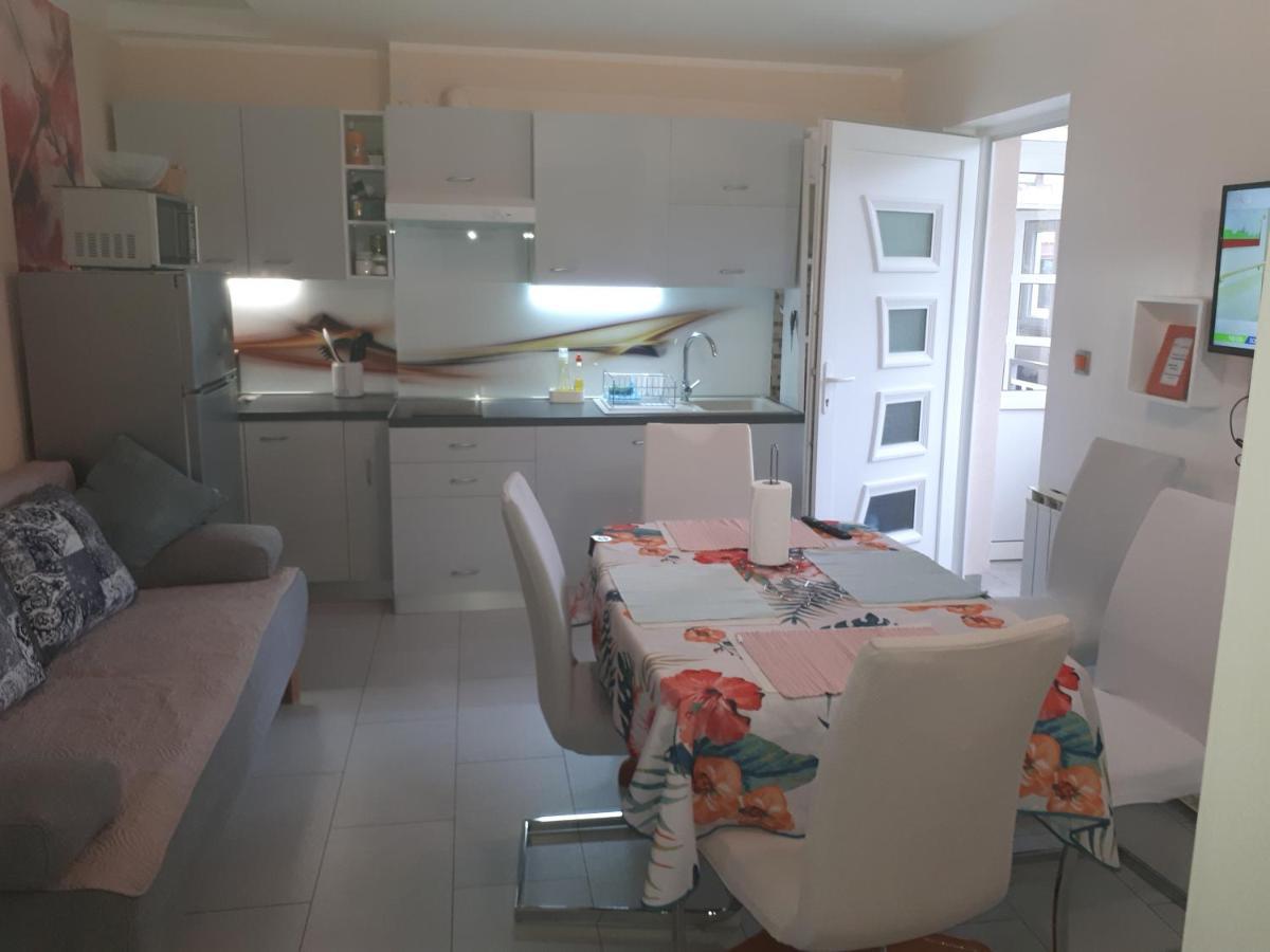Apartment Lucija Кострена Екстер'єр фото